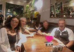 他凌晨赶飞机，晚饭后还硬要请她喝咖啡：时间再紧也挡不住