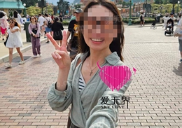 英国绅士说到做到：从英国飞到香港，陪她去迪士尼当一回少女