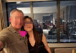 她不懂交友平台不会拍照，几个月后让美国飞机师为她调班