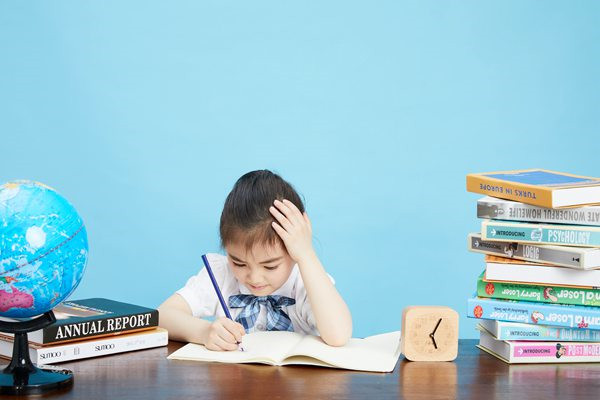 和澳洲人结婚可以带孩子上学吗